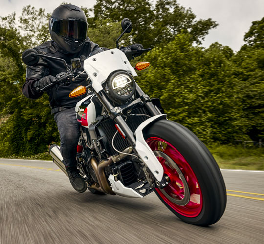 自信に満ちたライディングポジション